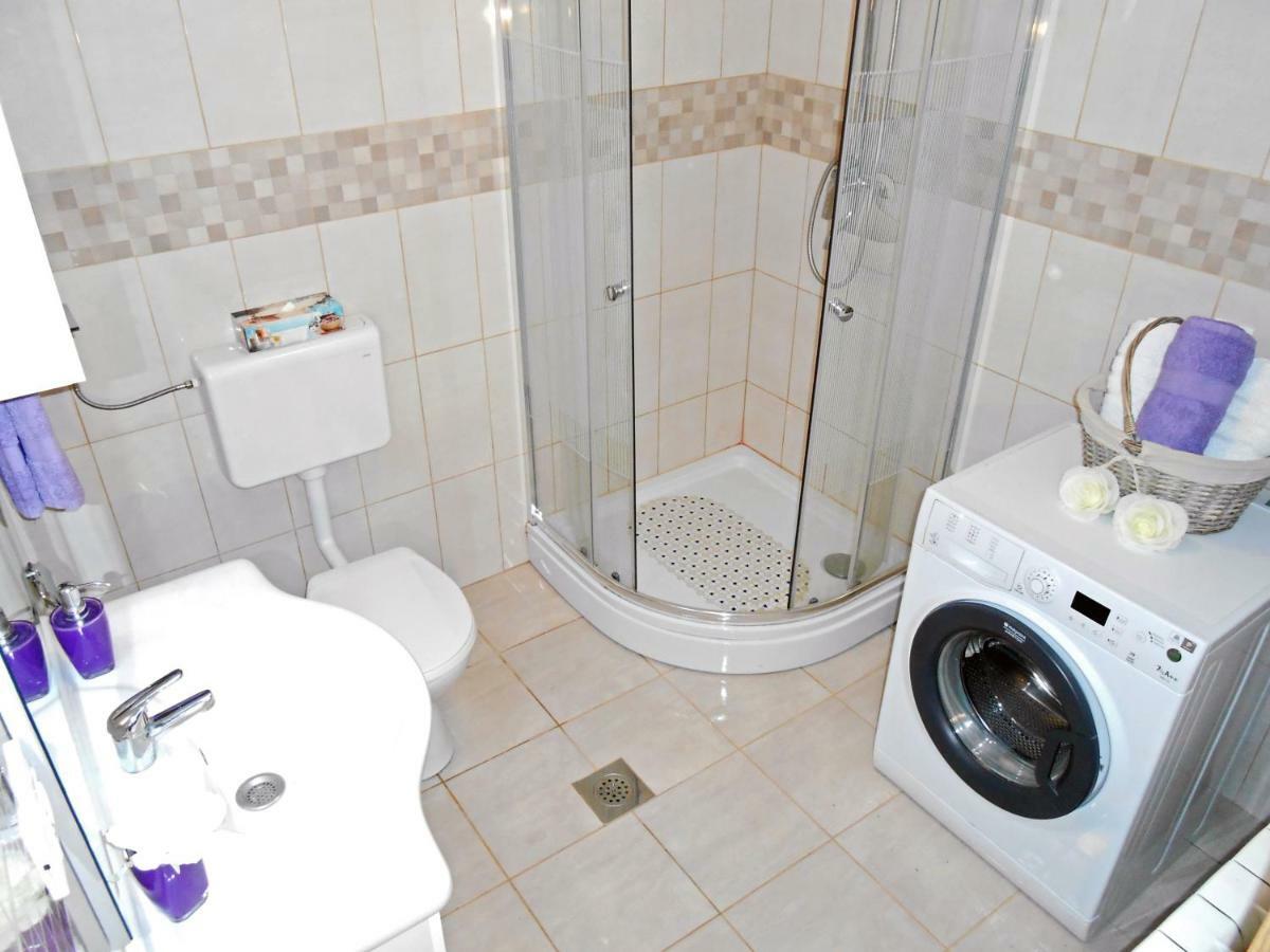 Apartman Mirela ロヴィニ エクステリア 写真